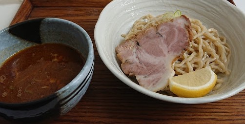 世にも珍しい魚介トマトつけ麺♪小麦感溢れるこだわり麺が絶品！『忍八』浜松町