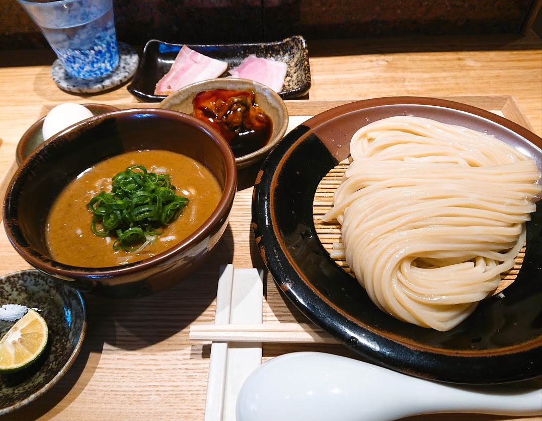 日本一の濃厚豚骨つけ麺！ラーメン界の絶対王者『中華蕎麦 とみ田