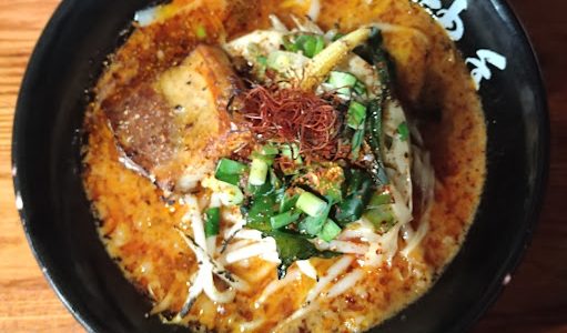 炎で燃えるラーメン!?HIKAKIN絶賛の四川風味噌ラーメン『麺昇 神の手』