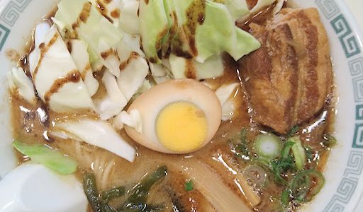 歴史ある熊本ラーメンを新宿で。濃厚で食べやすい豚骨ラーメン『桂花ラーメン 新宿東口駅前店』